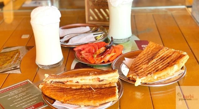 Ula’da En İyi Tost Nerede Yenir? Akçapınar Tostçusu, Ula, Muğla