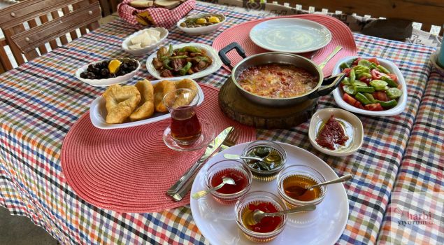 Küçükkuyu Ayvacık Assos Yolu Üzerinde En İyi Köy Kahvaltısı Nerede Yenir? Tıka Basa Restoran, Çanakkale